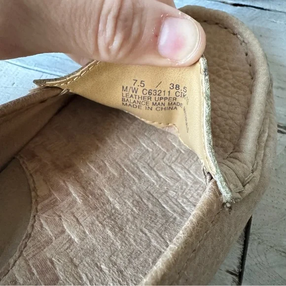 BOC Neutral Leather Slip On Loafers - Women's 7.5 - Picture 7 of 8